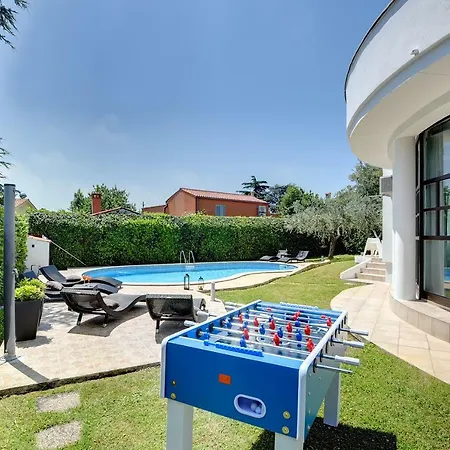 Mutila 빌라 메덜린